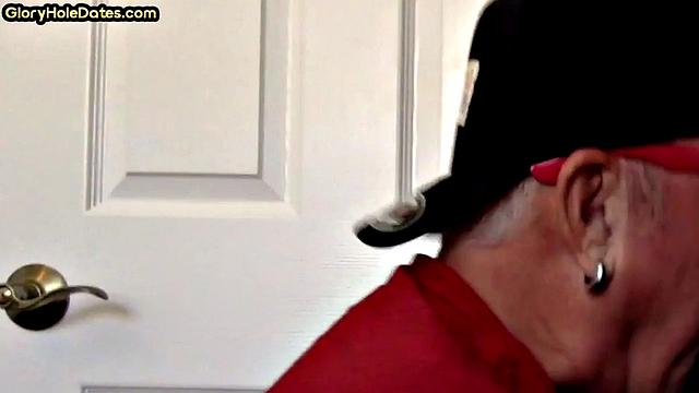 Gloryhole DILF spoils BFs cock in private closeup video