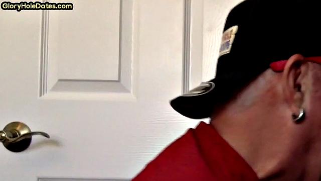 Gloryhole DILF spoils BFs cock in private closeup video