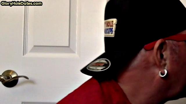 Gloryhole DILF spoils BFs cock in private closeup video