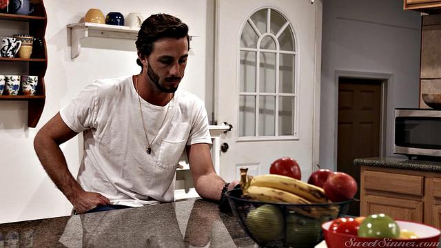 Гианна Диор утешает бывшего жарким сексом на кухне и в спальне.