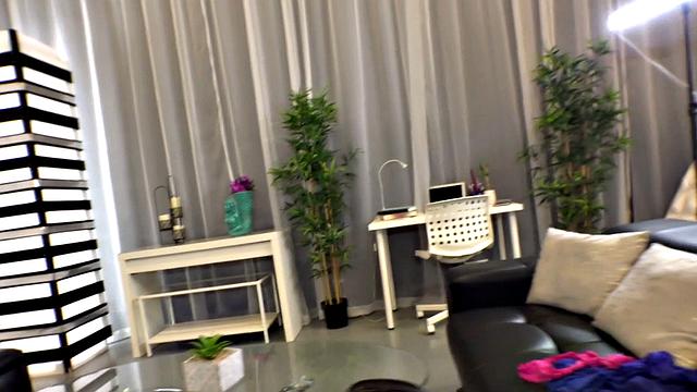 Plumper Alexis Loves Being Watched