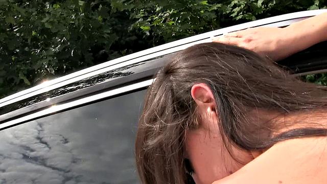 A glasses-wearing babe cheat on her boyfriend with a deep outdoor BJ