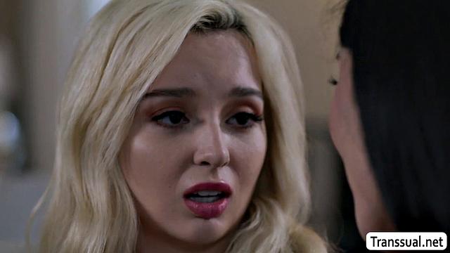 Lexi Lore feels the hard shecock of Ava Holt