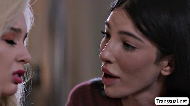 Lexi Lore feels the hard shecock of Ava Holt