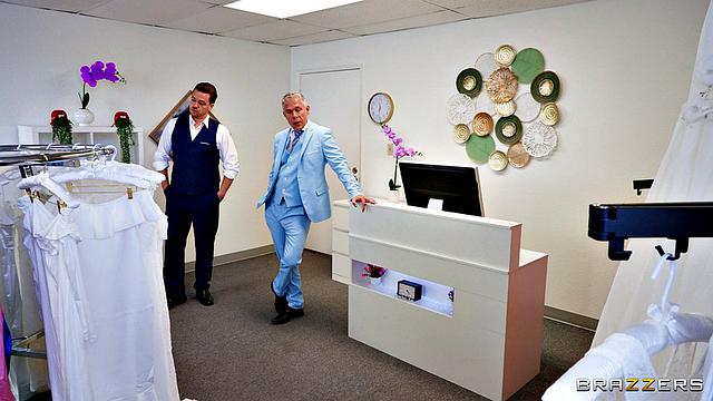 дружка трахается с женихом и свидетелем, пока невеста меряет платье