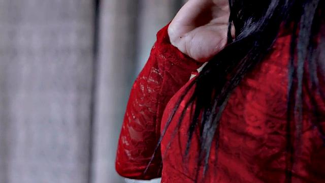 Teasing MILF showcases lap dance skills before fucking