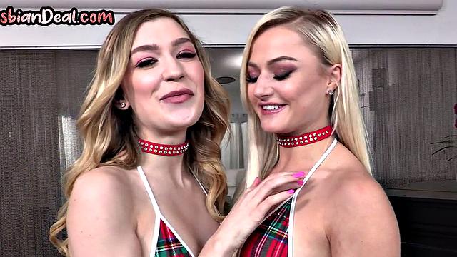 Pussytoying lesbo babe pleased by GF till squirting