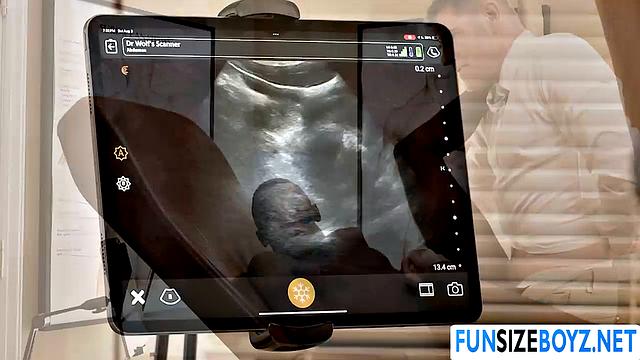 Смотри, как взрослый пациент Kai Neolani получает глубокий анальный секс от Legrand Wolf на приёме у врача.