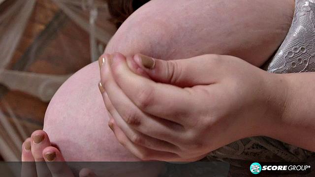 Texas Cutie Has Titillating Breasts