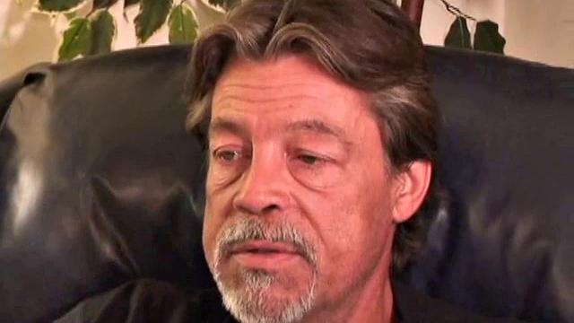 смотри как ковбой пристает к фрэнки и кончает ему в лицо