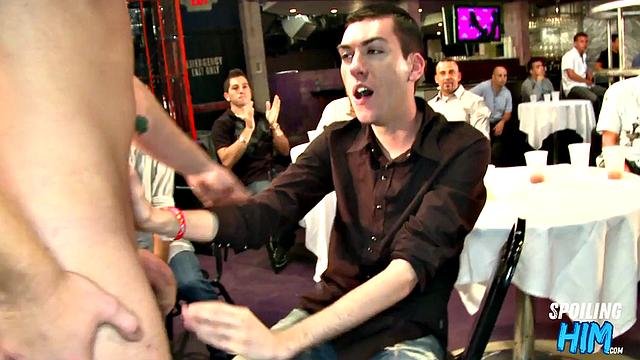 Cockhungry hunks cocksucking at stripper