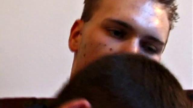 Мэтью и Тая спорят, чей стояк крепче выдержит