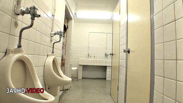 Seductive Japanese Yumi Maeda Gives A Blowjob Before Getting Fucked