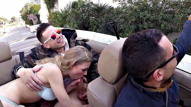 Public blowjob & fucking for curvy babe with bra and pierced pussy