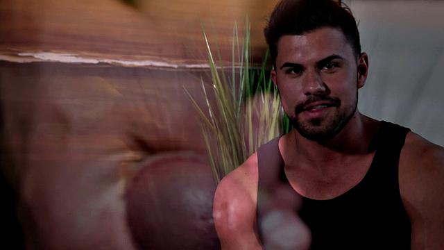 Ripped stud wanking in close up amateur action