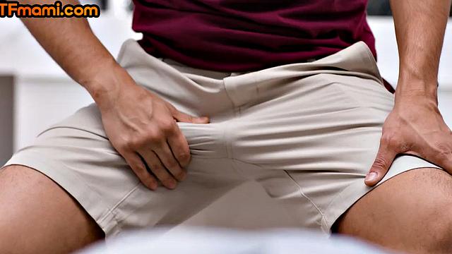 Deepthroating stepmom pussypounded in bathroom