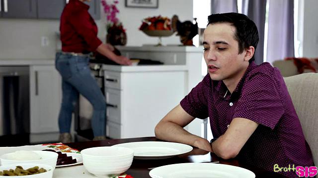 My Stepsister's Sexy Thanksgiving - S20:E9