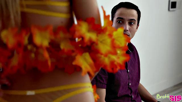 My Stepsister's Sexy Thanksgiving - S20:E9