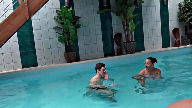 HUNT4K. Slut does her best to sta yat spa with her bf