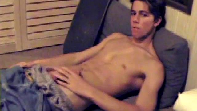 Fabulously lean and smooth Jayden works his cock inside his boxers. With the usual noisy straight porn playing in the background, Jayden gives himself a vigorous hand job.