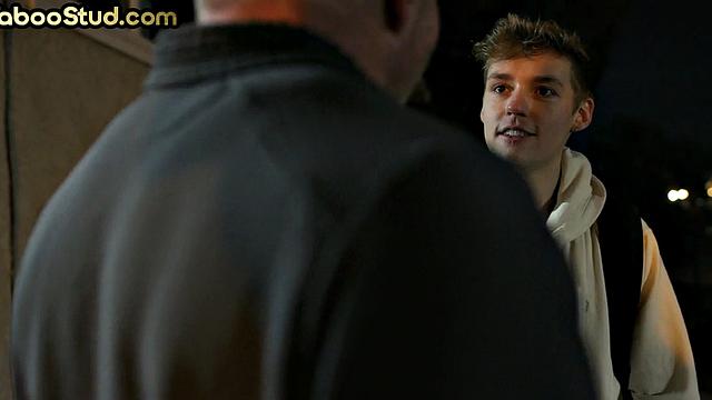 Weird stepdaddy fucks twink asshole till cumshot