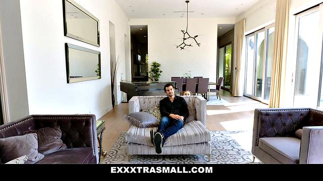 смотри как laney grey сосёт и трахается у бассейна