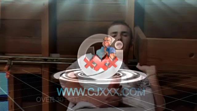 Кристиан Уайлд дрочит и шутит над своим стояком