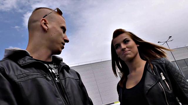 HUNT4K. Bald man sells girlfriend's twat for solid amount