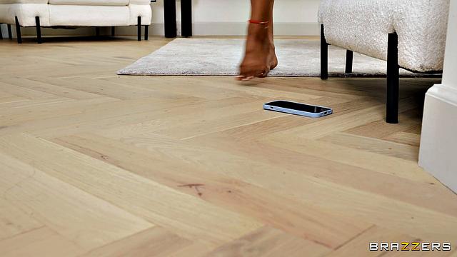 Скандал в спальне: Деми устраивает групповуху с Скарлит и Крисом, делят члена на троих жаждущих тела взрослых!