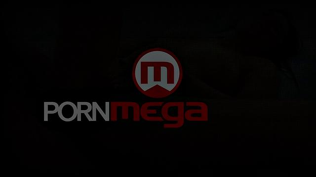 Elle Voneva is a cute, young Asian from the Bay area. She does the splits naked,