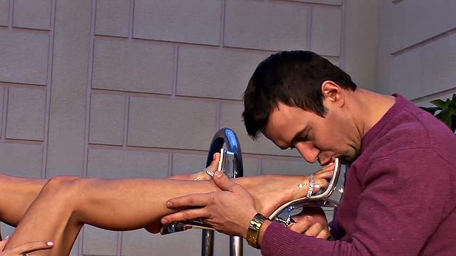 Jasmine Rouge Gives a Dirty Foot Job!