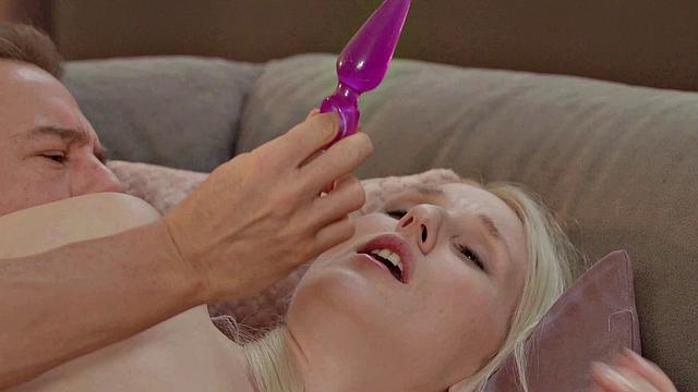21 NATURALS - Sensual Blonde Diane Chrystall Gets Her Asshole Ready For Fingers And Cock