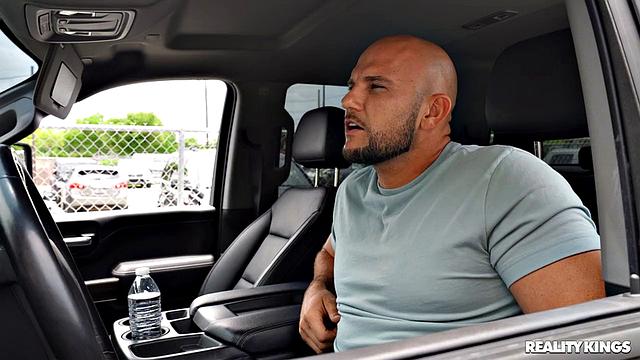 ДжМак ловит Тейлор Блейк как жирную рыбу и тут же шпилит в тачке - ни наживки, ни паузы!