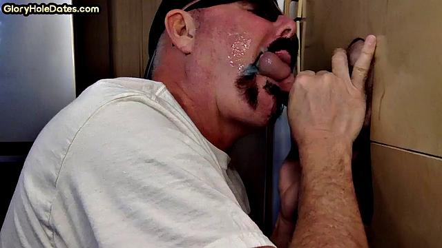 Gloryhole amateur DILF facial jizzed after cocksucking