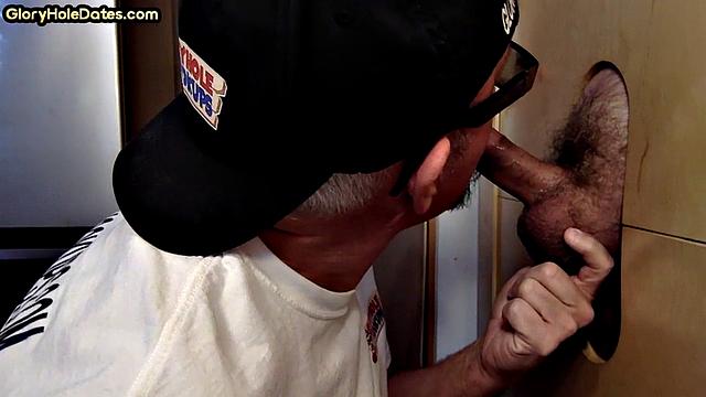 Gloryhole amateur DILF facial jizzed after cocksucking