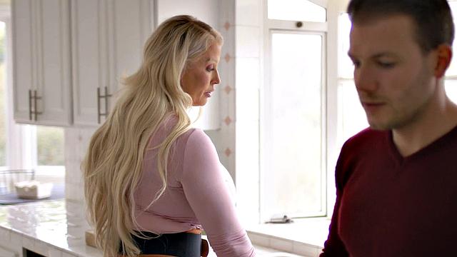 MILF cockriding fucked by nice cock in wet pussy.