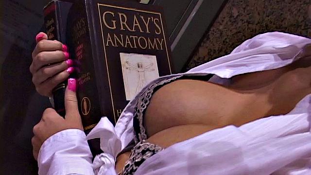 madison и mindy раздевают друг друга на домашнем уроке страсти