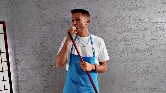 Huge ass plumpers in FFM 3some with short dude