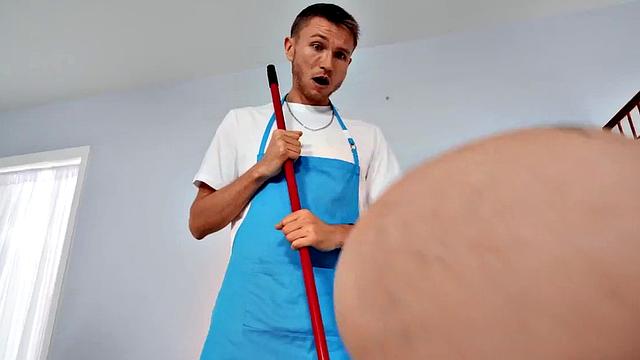 Huge ass plumpers in FFM 3some with short dude