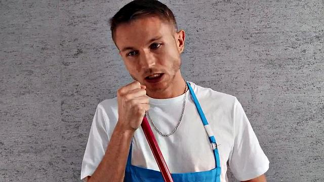 Huge ass plumpers in FFM 3some with short dude