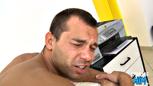 Casting amateur gives rimjob