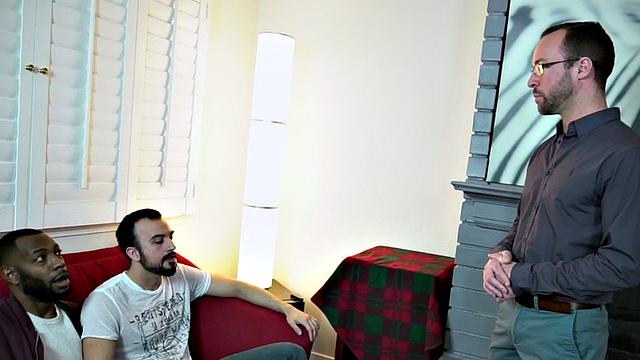 Bubble butt barebacked by stud in interracial threesome