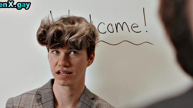 волосатый толстяк скачет на большом члене и получает по полной