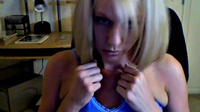 Kylie plays with her pussy in a solo home video