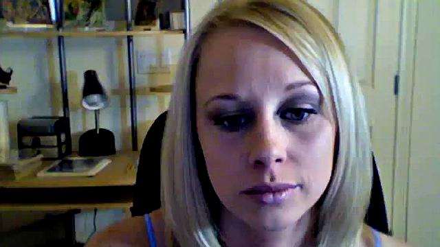 Kylie plays with her pussy in a solo home video