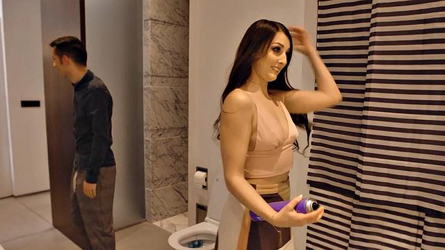 21yo nympho slut fucked by big dick in wet pussy hole