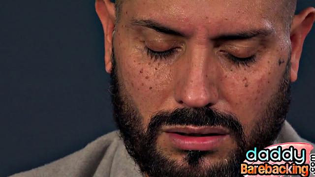 два стройных парня на жестком тройничке с опытным папиком