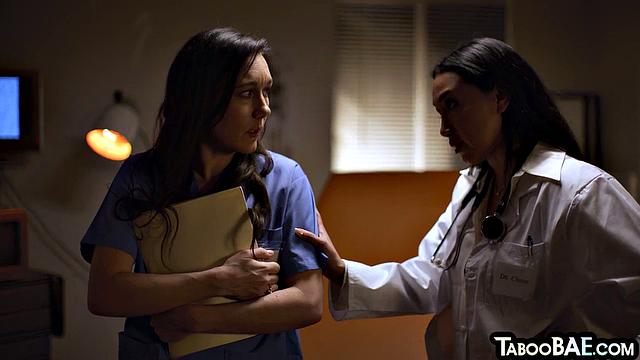 Две лесбиянки решили проверить, чья киска вкуснее перед сквизерингом - спор до победы без судейской бригады.