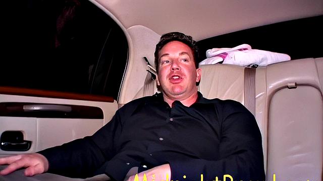 Авy Lee Roth в чулках доводит до оргазма мужиков в секс-шопе, пока все дрочат и смотрят на неё через pov камеру.