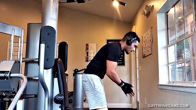 Amateur Damian Jerks Off In Vehicle